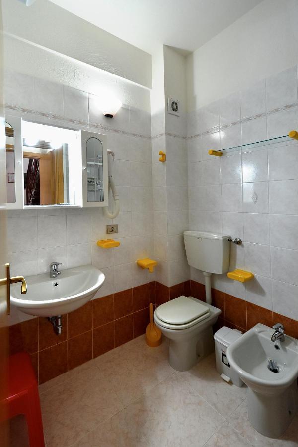 Residenza Le Due Palme Aparthotel Villasimius Exteriör bild